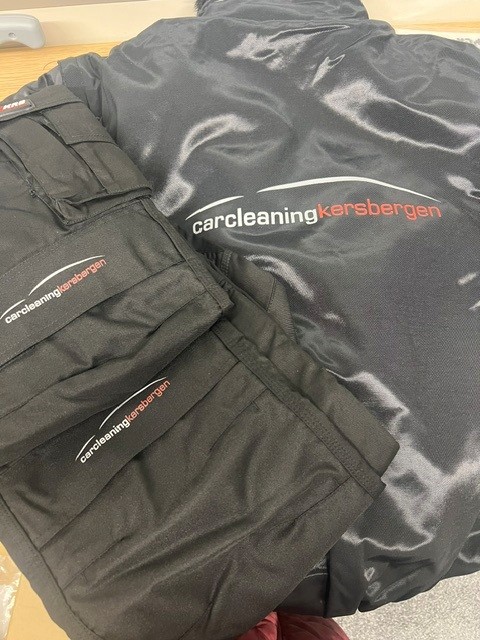 Carcleaning Kersbergen: Broek en jas in dezelfde herkenbare uitstraling.